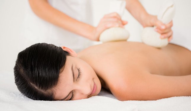 Thai Herbal Compress Massage training Course - Back Massage Image