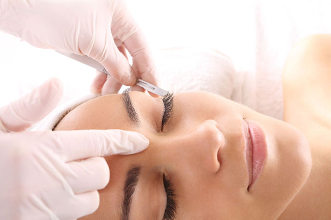 Picture of dermaplaning treatment