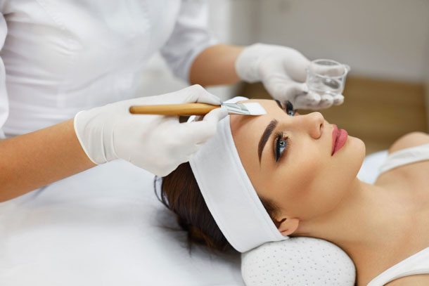 Mesotherapy Training Courses - treatment application to forehead